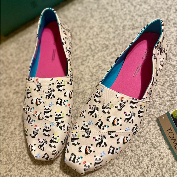 TOMS Panda Print Shoes - Picture 3 of 4